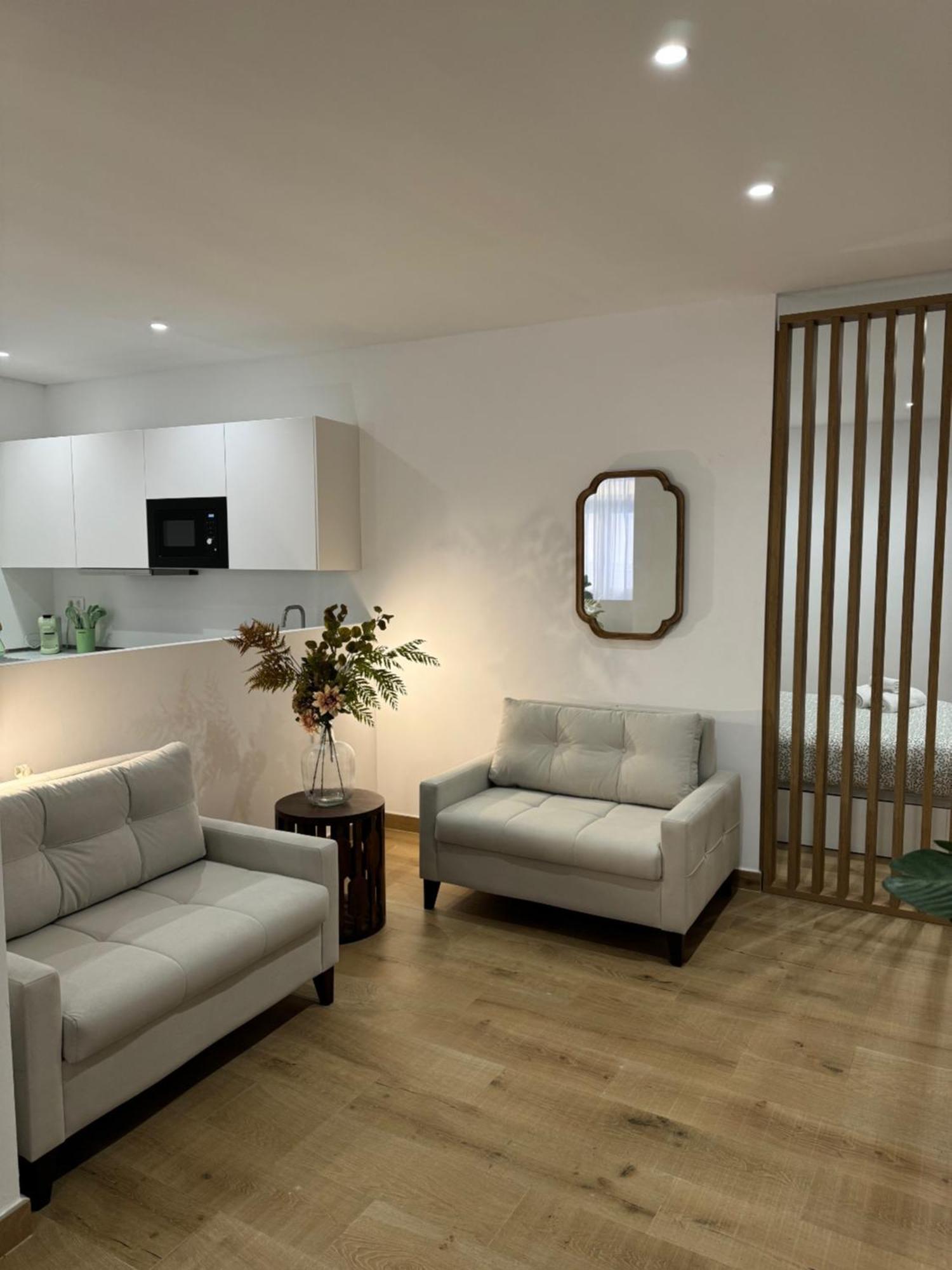Alderete Suites Malaga Exterior photo